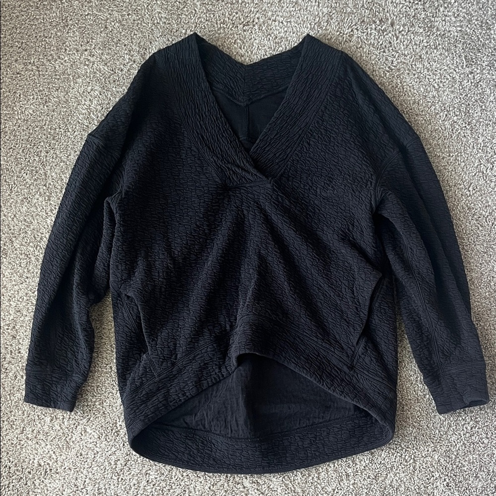 Lululemon Rippled V-Neck Pull Over